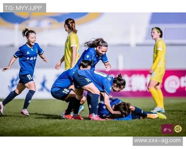 武汉女足外援奥乌苏错失绝佳机会踢中边网令人扼腕叹息