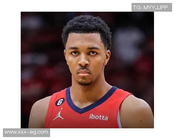 特雷墨菲22分钟内高效表现贡献18分7篮板3助攻展现出色状态