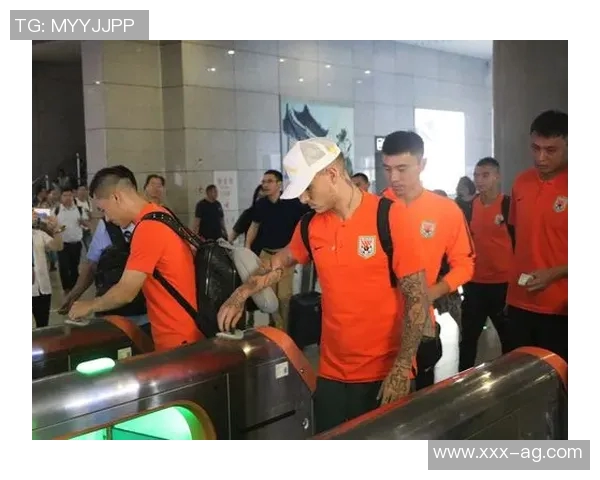 迈阿密国际抵达厄瓜多尔球迷热情迎接球队入住酒店